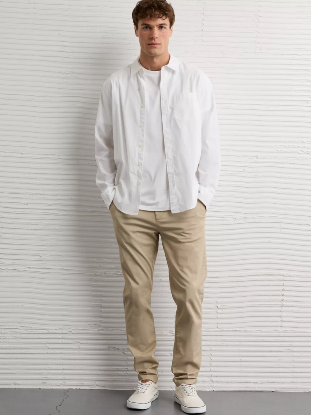 American Eagle Outfittets Men's Classic Chino Pants in Khaki